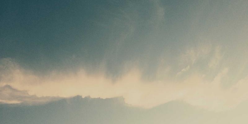 女性夜间护肤仪式：融合芳疗智慧与尖端科技，打造深度修复的睡前黄金流程